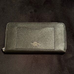 COACH Black Medium Accordion Zip Around Wallet